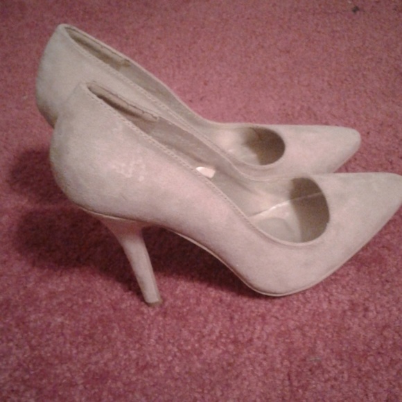 Heels - Picture 3 of 4